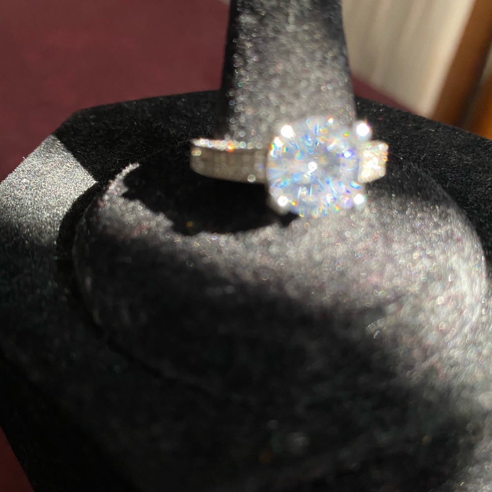 BEAUTIFUL BELLA LUCE RING - Picture 8 of 10
